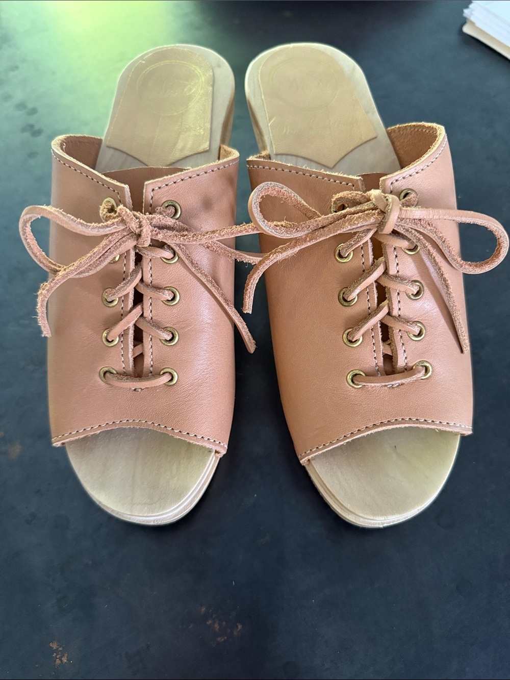 Women’s Open-Toe Lace-Up clog Sandals in vacceta